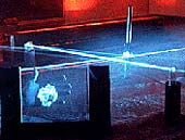 Klasický hologram a paprsky laserů