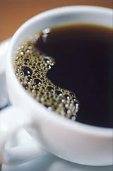 Šálek kávy s pěnou