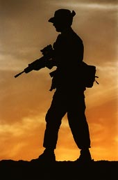 Voják při západu slunce